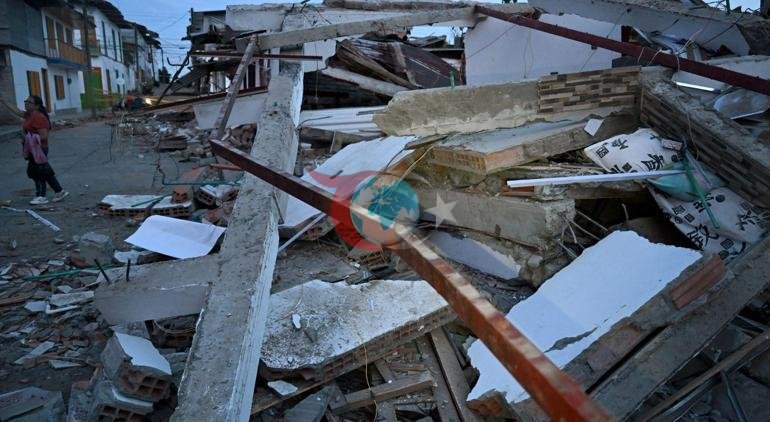 Son dakika...7.4’lük deprem sonrası mucize Bebek 2 gün sonra enkazdan sağ çıktı