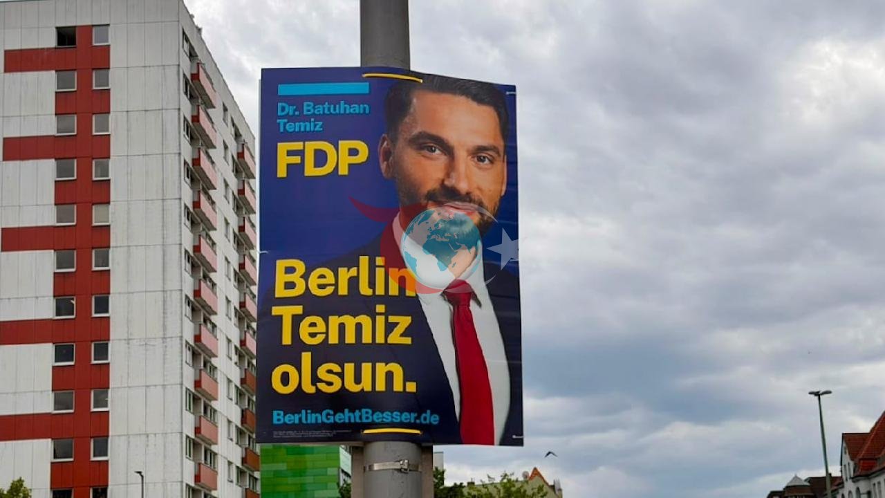 Berlin'de Seçim Öncesi "Türkçe Afiş" Tartışması: FDP Adayı Batuhan Temiz Hedefte