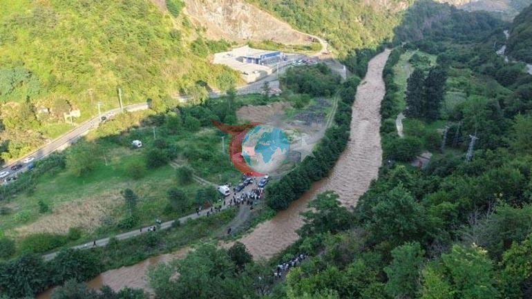 Ular ta'tilda bo'lgan, bir oila vayron bo'lgan. Onaning jasadi 2 qizidan keyin topilgan