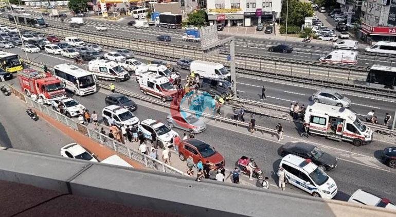 Küçükchekmece E-5da dahshatli voqea sodir bo'ldi Bolalarni olib ketayotgan avtomobil to'siqlarga qulab tushdi: 12 nafar yarador