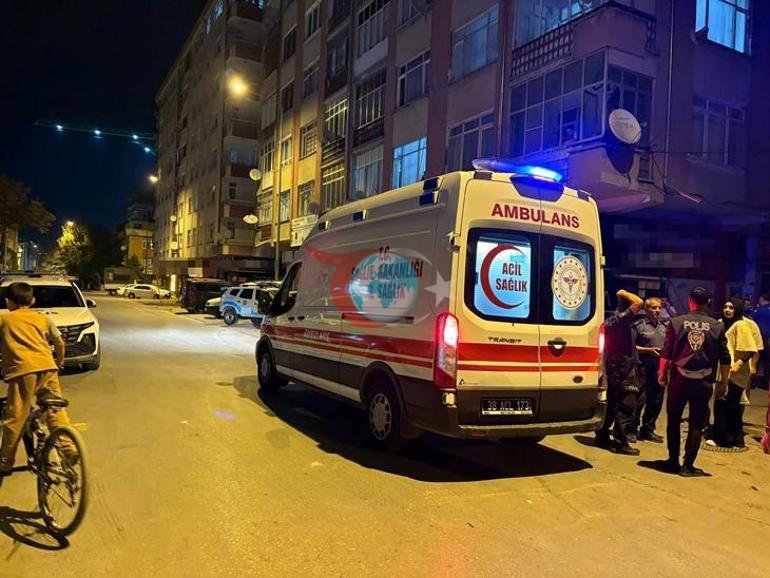 Sokak ortasında dehşet Biber gazı sıkıp bıçakladılar, gasp edip kaçtılar; 1 ölü
