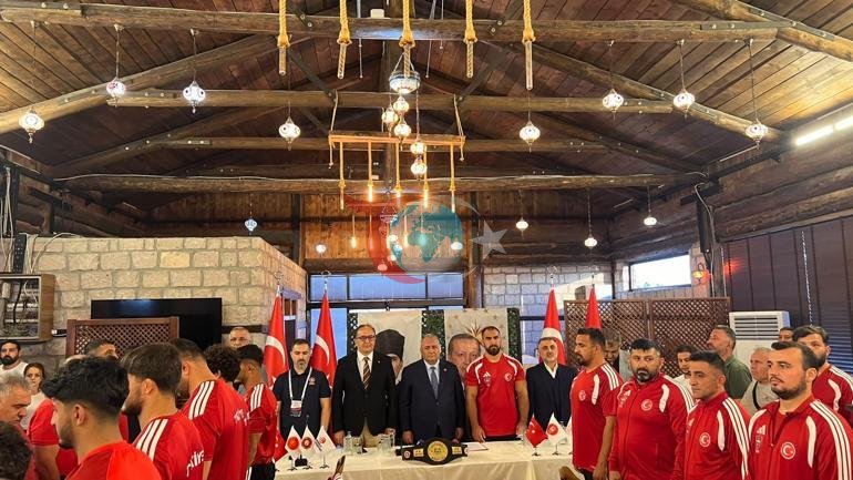 Каракучак күрөшү боюнча Дүйнө чемпиондугунун ачылышы Анкарада өттү