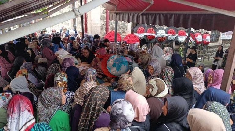 Giresunda akıntıya kapılarak ölen anne ile iki kızının cenazeleri toprağa verildi