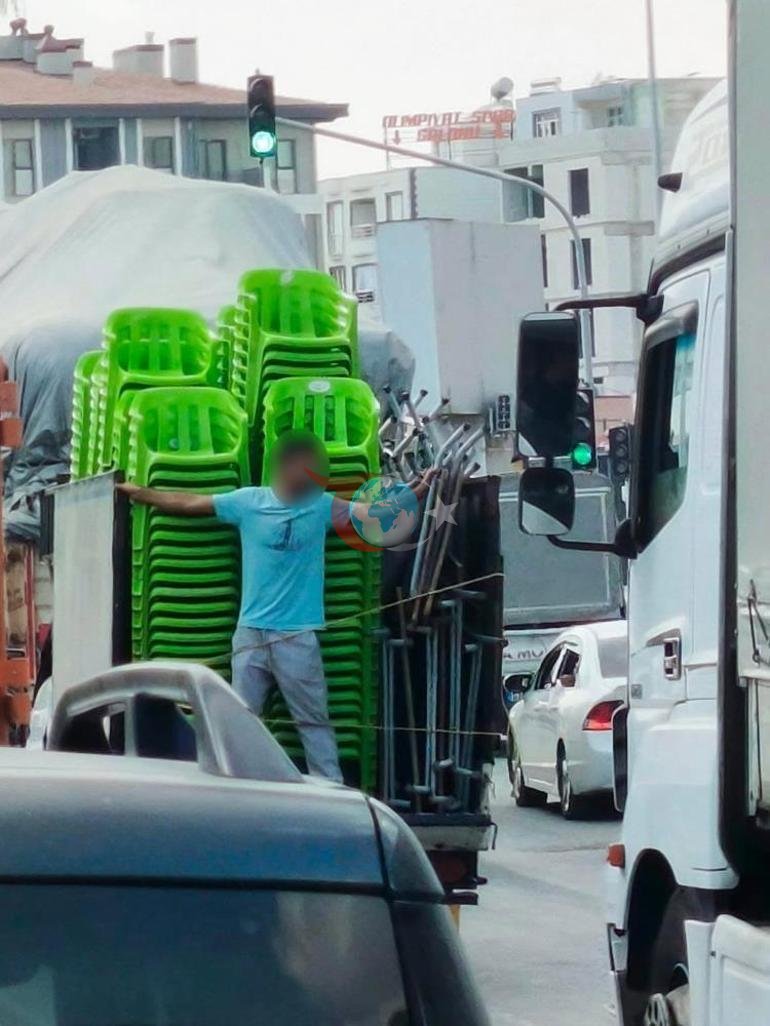 Trafikte ölümle dans Kamyonet kasasında şoke eden yolculuk