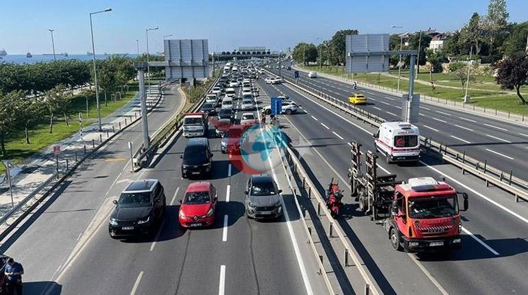 Fatihte araçta yangın Avrasya Tüneli istikameti trafiğe kapatıldı