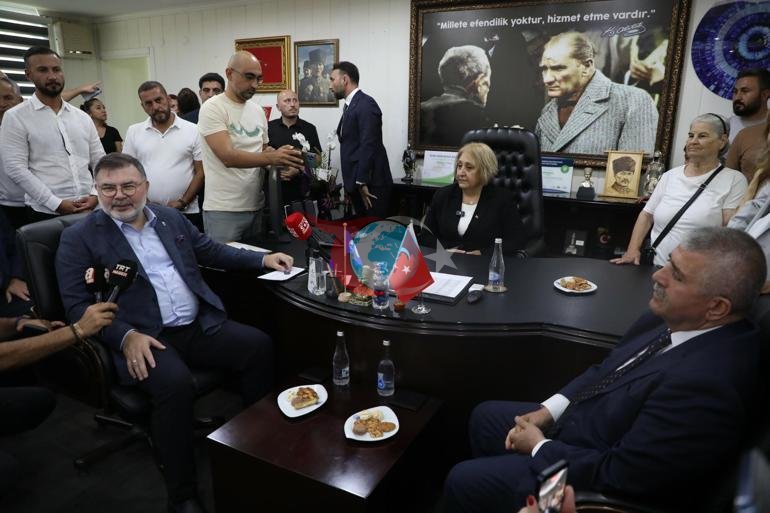Menderes Belediyesinde devir- teslim töreni