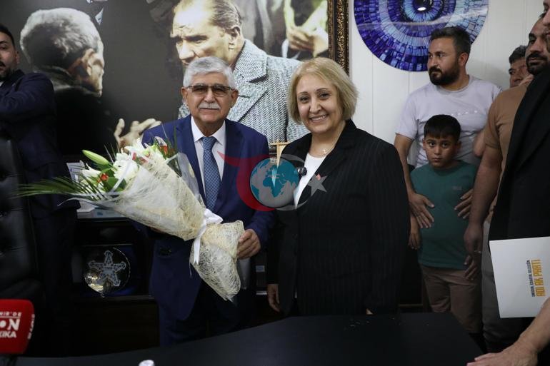 Menderes Belediyesinde devir- teslim töreni