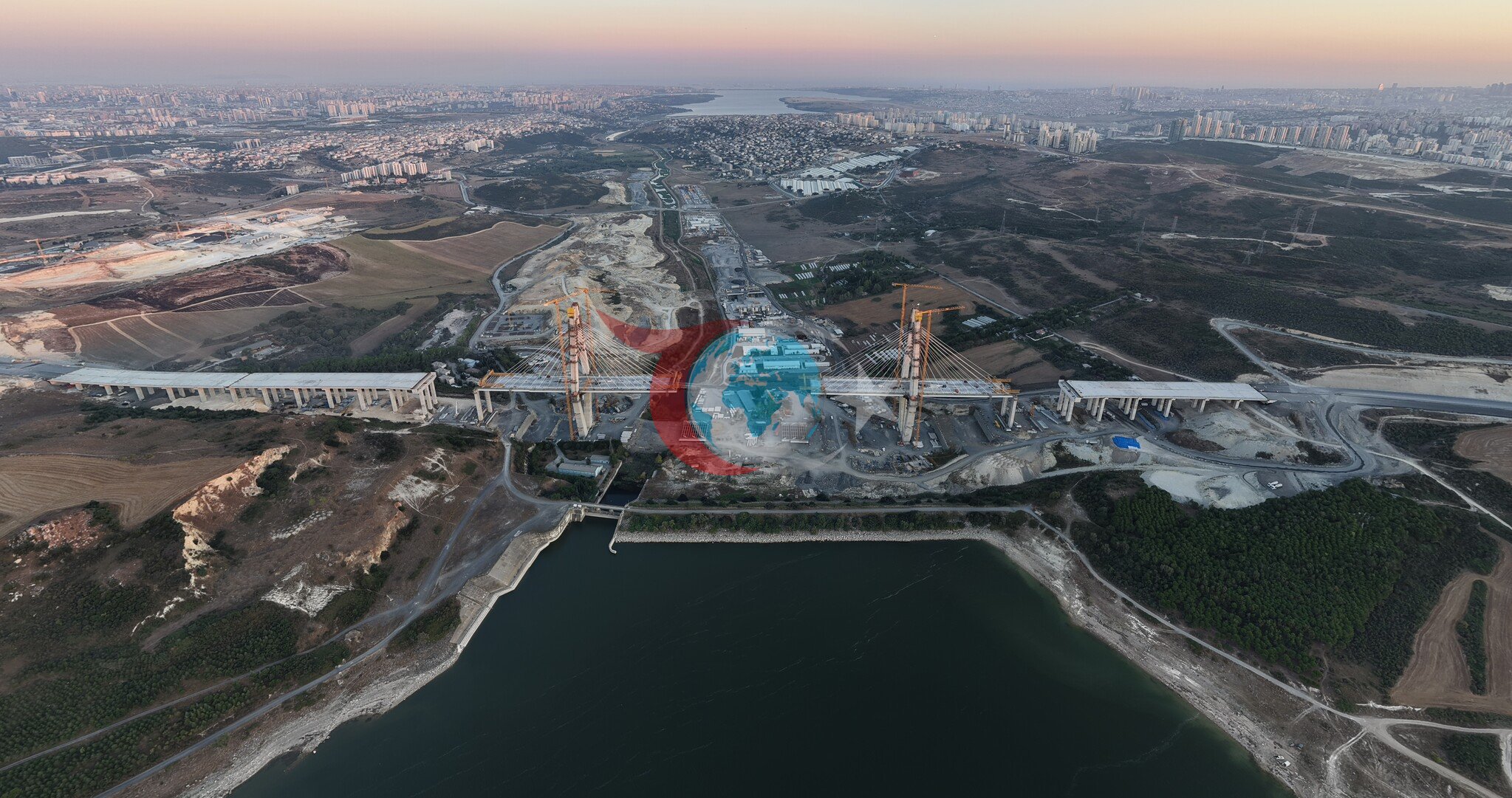 Kanal İstanbul'un İlk Köprüsü Sazlıbosna'da Milimetrik Mesai: 250 Tonluk Dev Tabliyeler Havada