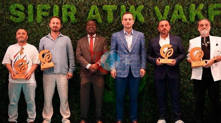 Atık malzemeler sanat eserine dönüştü Atığın hikayesi sergisi ziyarete açıldı
