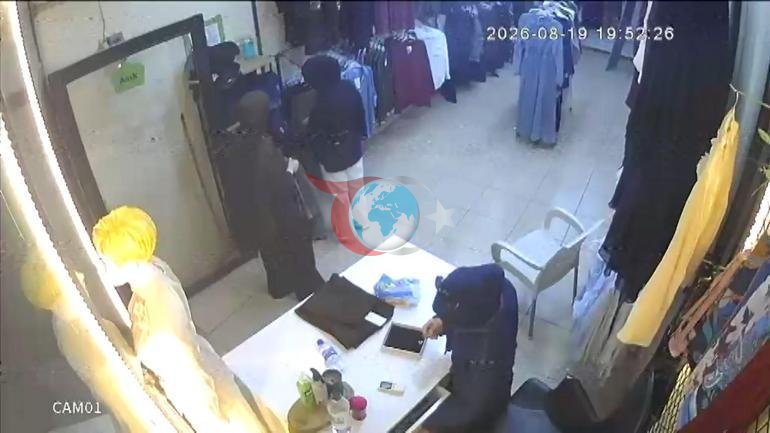 Onlar müştəri kimi daxil olub kassaya tərəf getdilər. Aldıqları məbləğ təəccüblü idi, bütün pullar hələ də orada idi.