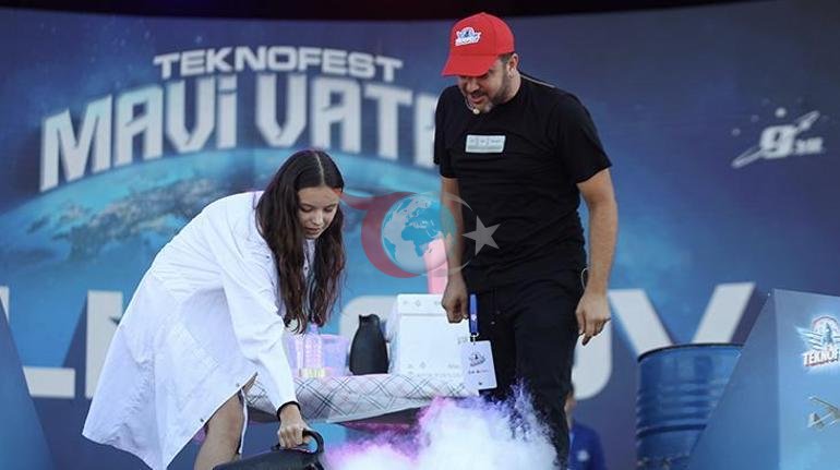 TEKNOFEST Mavi Vatanda minik bilim insanları sahnede