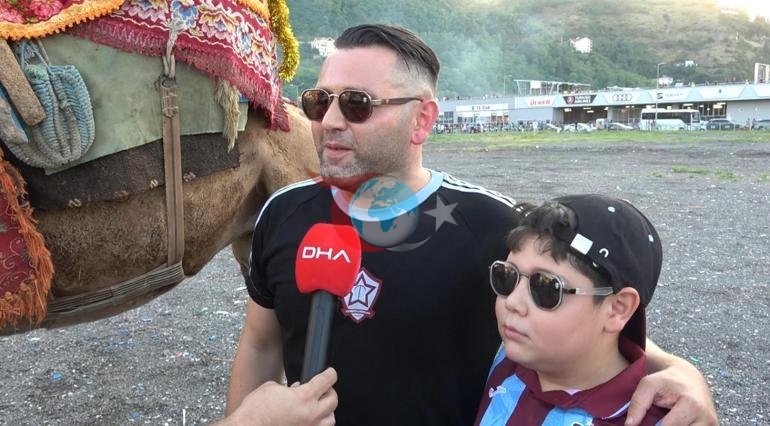 Salah sevgisi sərhəd tanımır, matça dəvə ilə gəldi