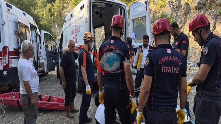 Osmaniyedə yayla yolunda dəhşətli qəza baş verib. Avtomobil 50 metr yüksəklikdən dərə yatağına düşüb. width=