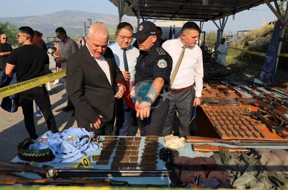Kosovodagi ommaviy qabrlar yonidan ko'plab qurol va o'q-dorilar topildi.