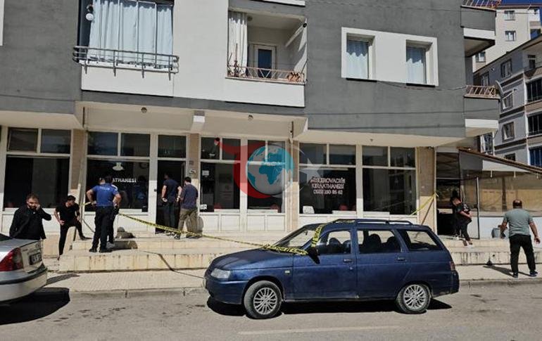 Çorumda qəhvəxanada bıçaqlı döyüş: 70 yaşlı kişi həyatını itirdi
