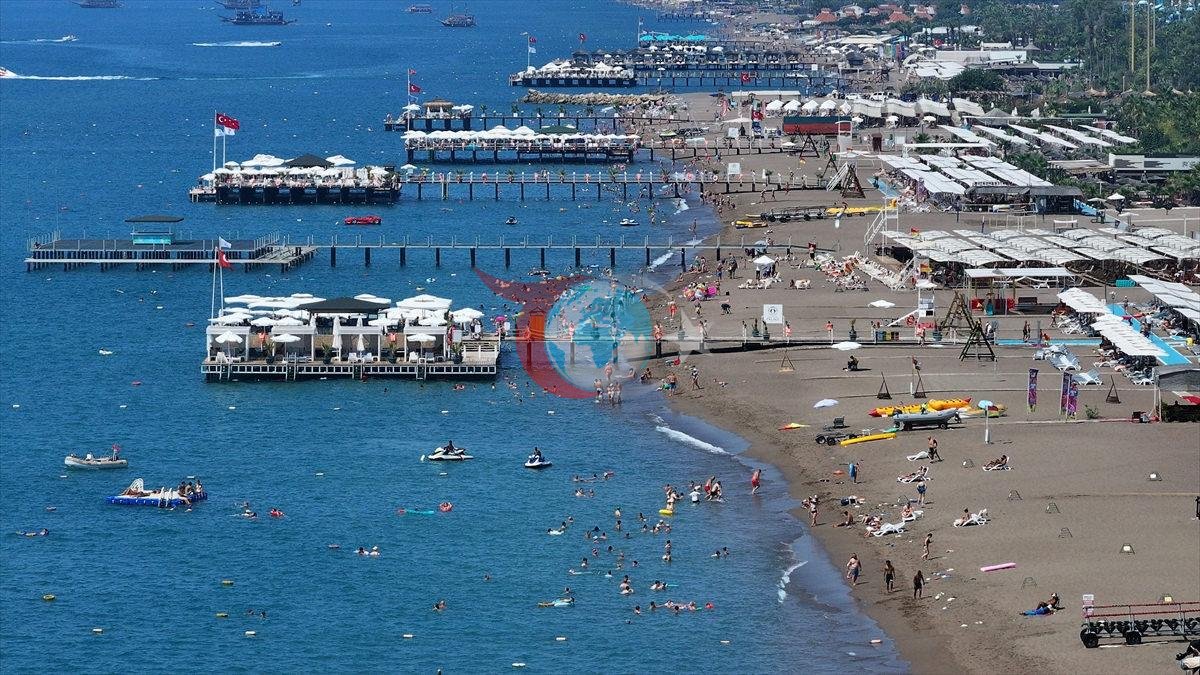 Antalya yine rekora koştu: 10 milyon turist barajı geçildi