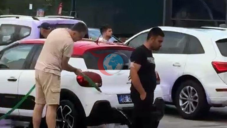 Akılalmaz olay Araçların rengini değiştiren yol için ilginç çözüm