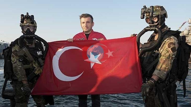 Selçuk Bayraktar, SAT ve SAS komandolarıyla bir araya geldi