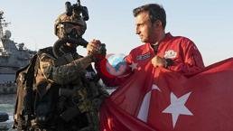 Selçuk Bayraktar, SAT ve SAS komandolarıyla bir araya geldi