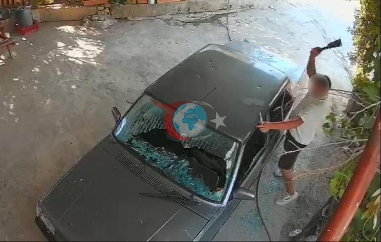 Mersinde eski erkek arkadaş dehşeti Satırla otomobile saldırdı, KADES ihbarıyla yakalandı