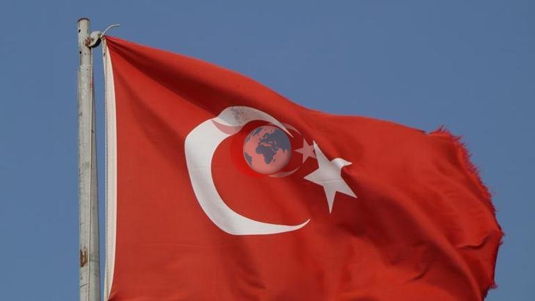 Burdur’da Türk bayrağına silahlı saldırı Av tüfeğiyle ateş açıldı