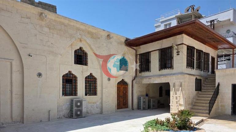 Depremde hasar gören iki tarihi cami Mevlid Kandilinde yeniden ibadete açılıyor