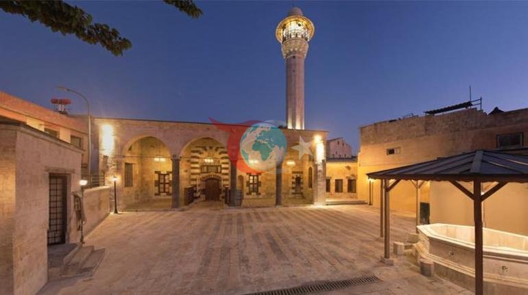 Depremde hasar gören iki tarihi cami Mevlid Kandilinde yeniden ibadete açılıyor