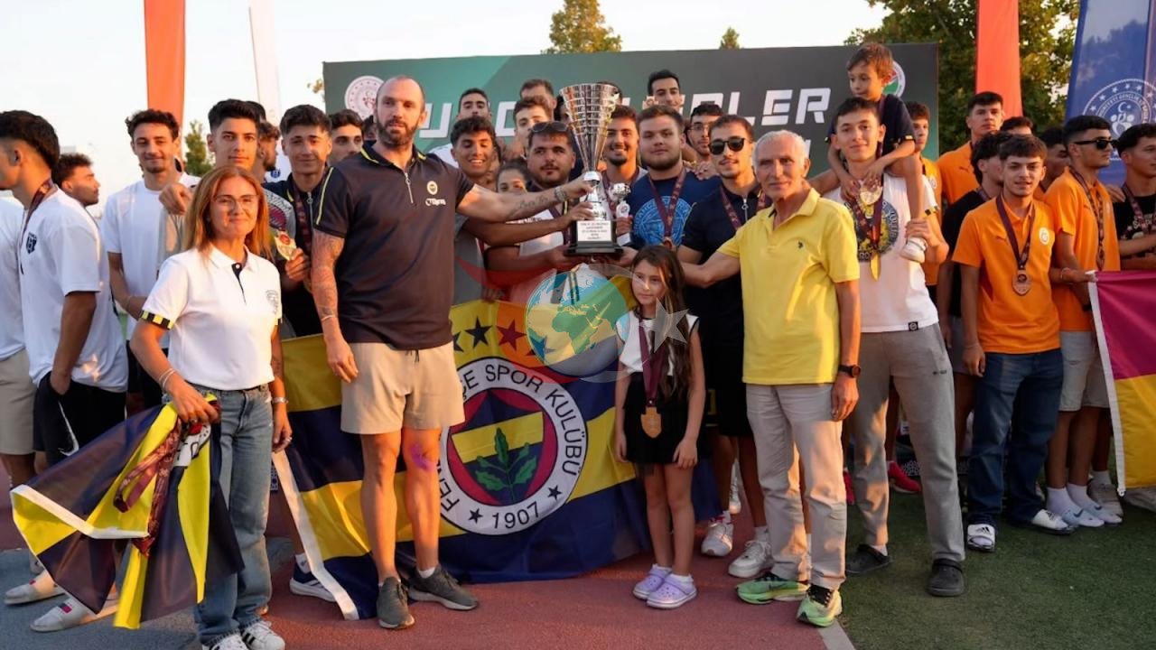 Fenerbahçe Atletizmde Zirveye Ambargo Koydu: Hem Erkeklerde Hem Kadınlarda Çifte Şampiyonluk!