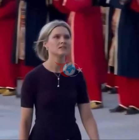 Kristrun Frostadottir'in Cumhurbaşkanlığı Külliyesi'ni incelediği anların videosundan bir ekran görüntüsü.