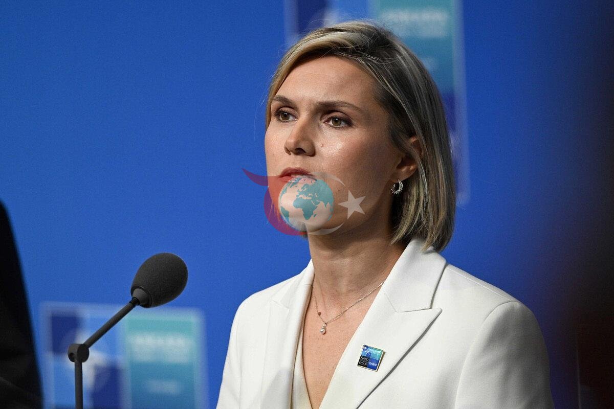 İzlanda Başbakanı Kristrun Frostadottir, Ankara'da düzenlenen NATO zirvesinde bir basın toplantısında açıklamalarda bulunurken.