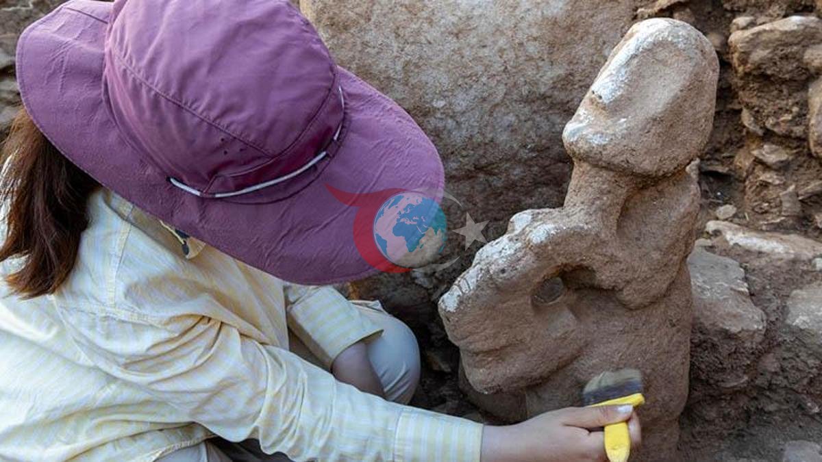 Karahantepe'de Ezber Bozan Keşif: 11 Bin Yıllık Leoparlı Kompozit Heykel Gün Yüzüne Çıkarıldı