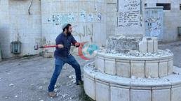Batı Şeria'da skandal! İsrailli vekil Filistin anıtını balyozla parçaladı