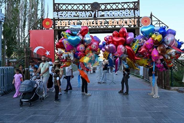 Ahlat’ta Cumhurbaşkanı Erdoğan heyecanı Vatandaşlar Millet Bahçesi’ne akın etti
