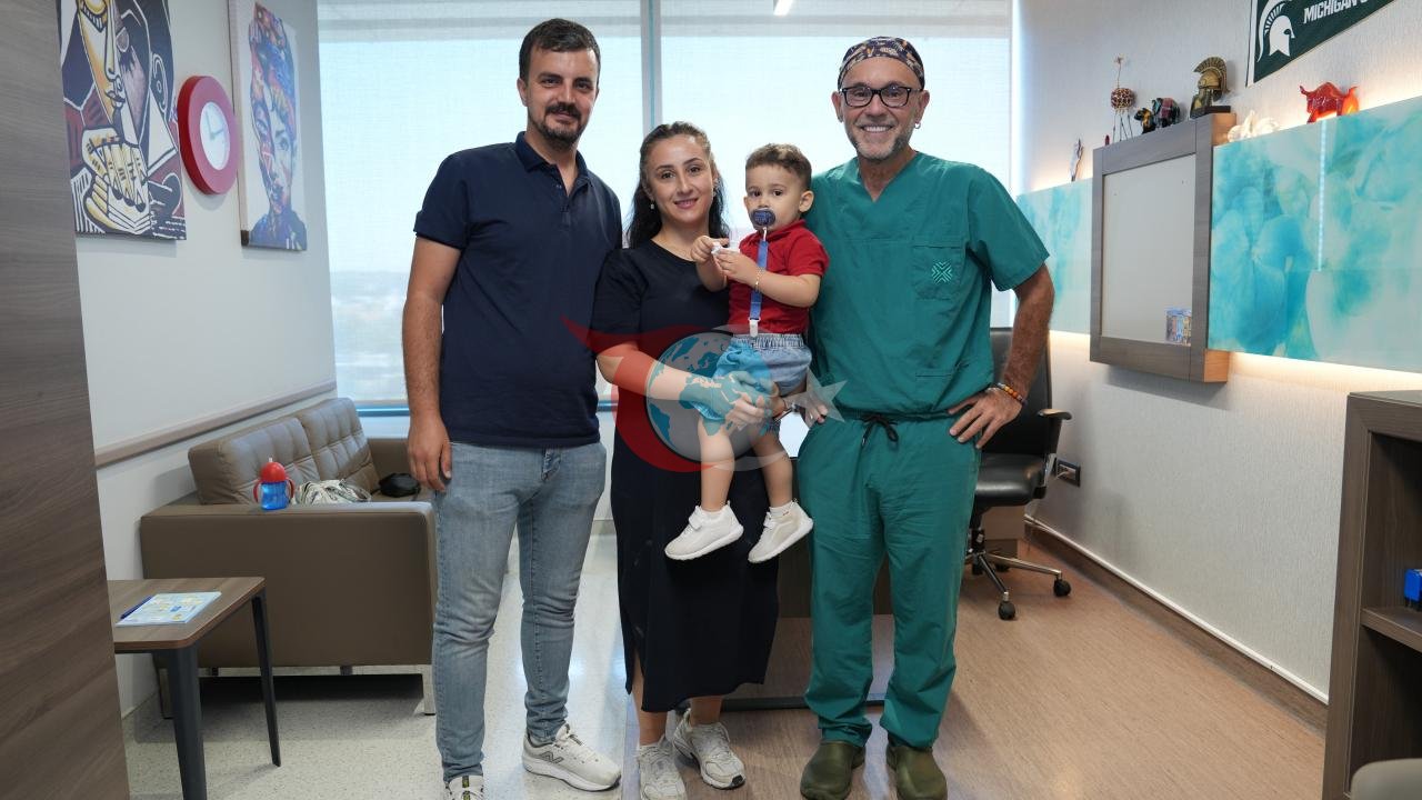2 Yaşındaki Aras Alp'in Mucizevi Kurtuluşu: Soluk Borusundaki Hayati Engel Lazerle Aşıldı