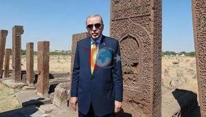 Президент Ердоғанның Ахлаттағы толқуы, Азаматтар ұлттық баққа ағылды Ahzen, exlatsckedte Erdoganti) Ұлттық баққа