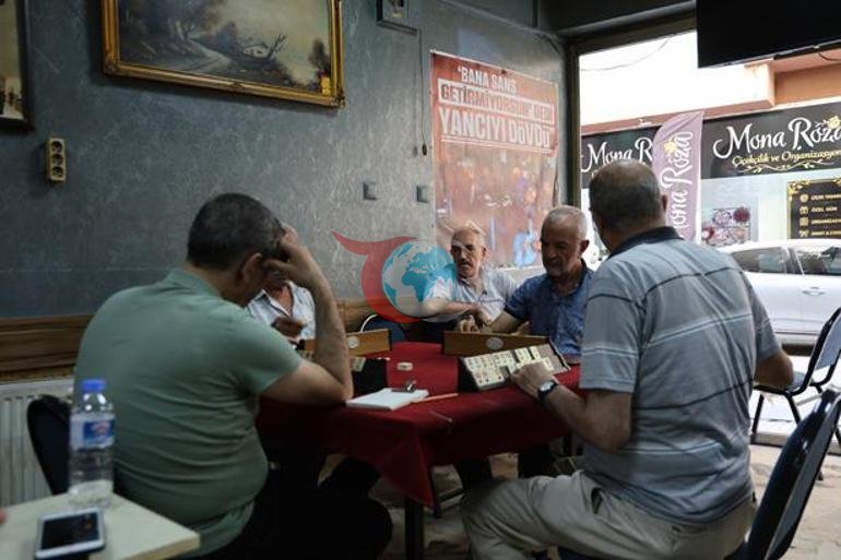 ‘Taşım gelmiyor’ dedi, yancıyı dövdü Kahvehanede afişlik olay