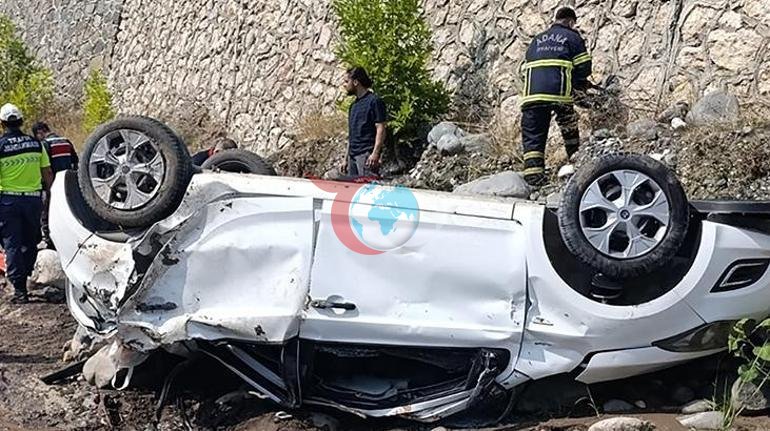 Adanaโda otomobil dereye uรงtu: 2 can kaybฤฑ, 1 yaralฤฑ