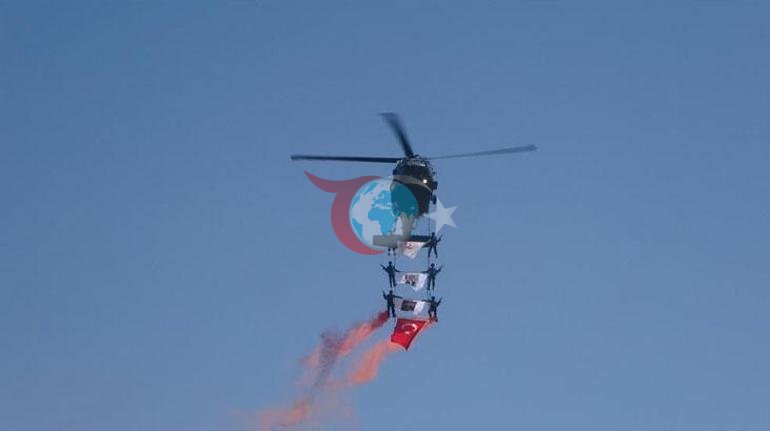 İlgiyle izlendi Malazgirt’te jandarma helikopterlerinden müthiş gösteri
