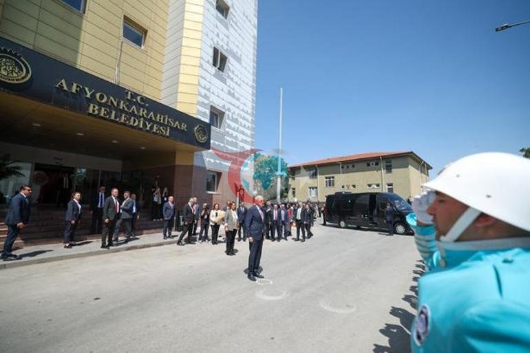 TBMM Başkanı Kurtulmuş, Afyonkarahisarda Valiliği ve Belediyeyi ziyaret etti
