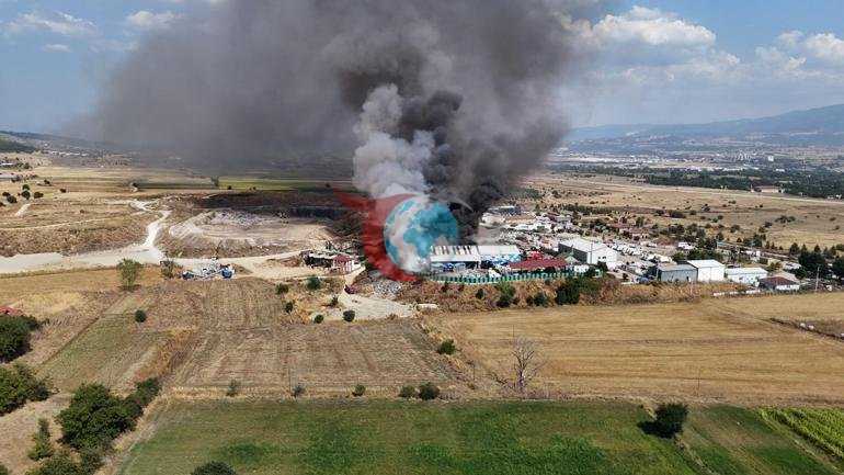Bolu’da geri dönüşüm tesisinde yangın Alevlere çok sayıda ekip müdahale ediyor