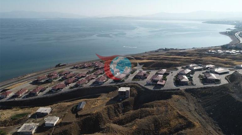 Ahlatda yeni evlərini tapan 371 Ahıska türk ailəsinə şəxsiyyət vəsiqəsi verildi