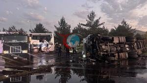 Kayseri’de yolcu otobüsü, yakıt tankeri ile çarpıştı Yaralılar var
