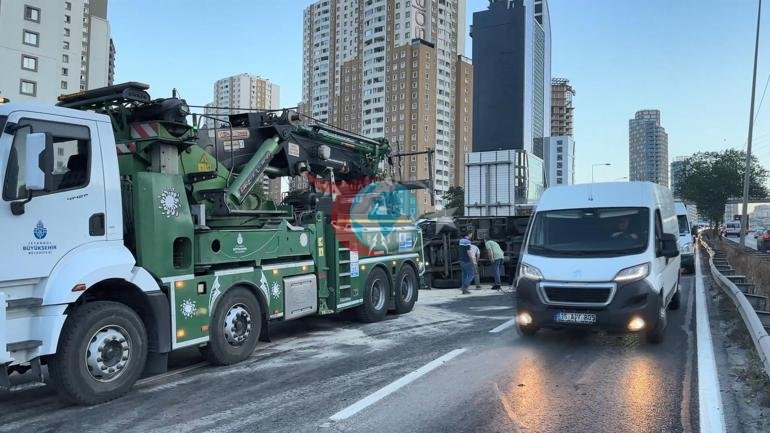 Esenyurtta 11 aracın karıştığı zincirleme kaza Çok sayıda yaralı var