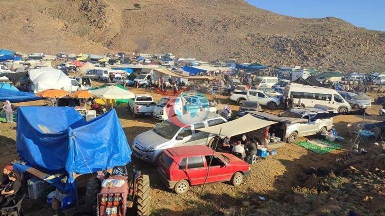 7 asırlık Eren Dede geleneği için zirveye çıktılar 42 metre uzunluğundaki türbenin sırrı