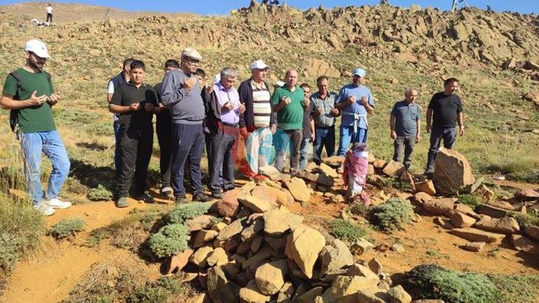 7 asırlık Eren Dede geleneği için zirveye çıktılar 42 metre uzunluğundaki türbenin sırrı