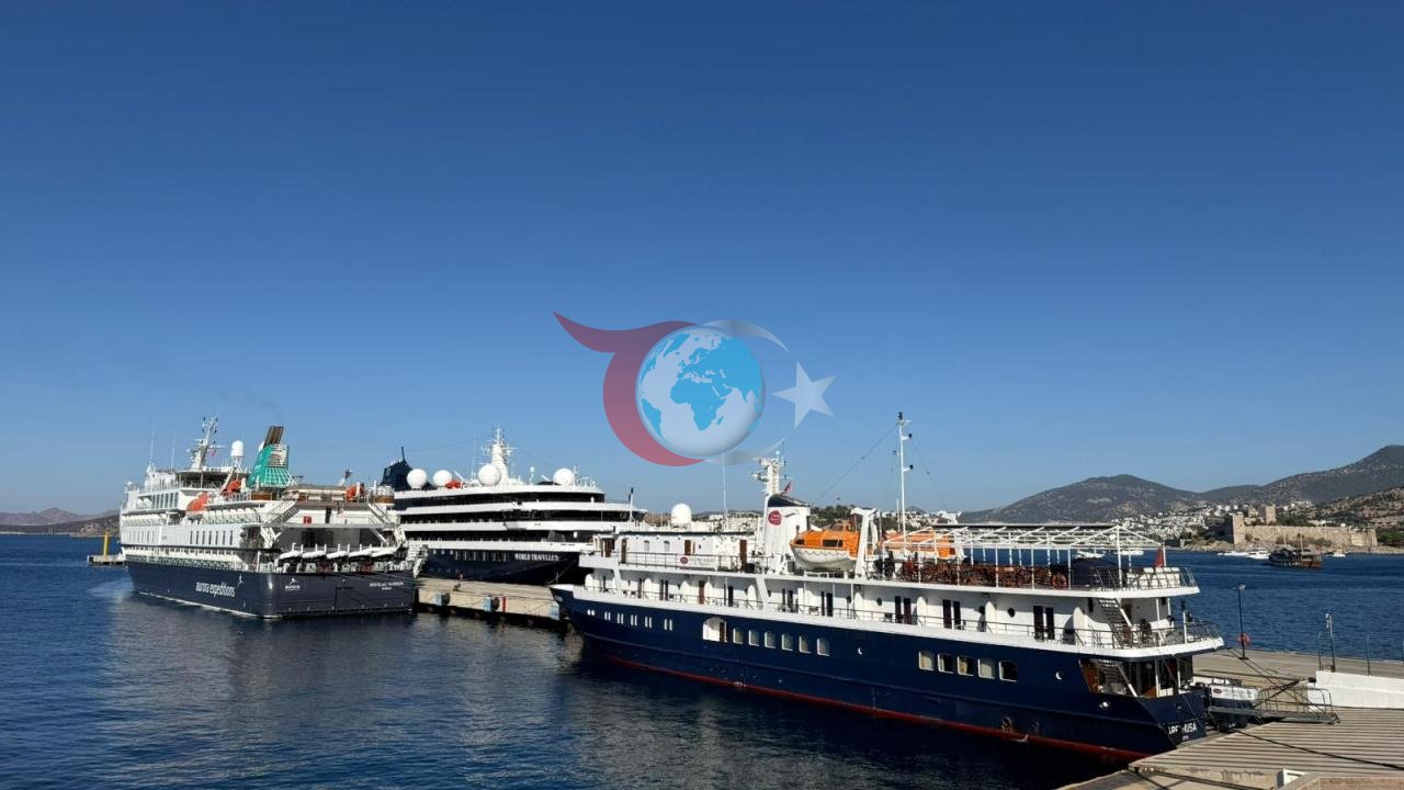 Bodrum Limanında Nəhəng Yığıncaq: Üç Kruiz Gəmi Bir anda Lövbərə Düşdü