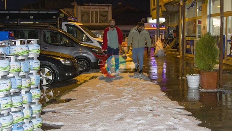 Birçok ili vurdu Ceviz büyüklüğünde dolu vatandaşlara zor anlar yaşattı