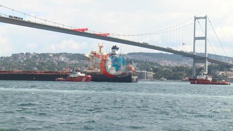 290 metrelik gemi İstanbul Boğazından geçti Trafik durduruldu