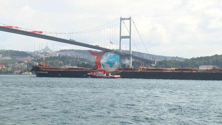 290 metrelik gemi İstanbul Boğazından geçti Trafik durduruldu