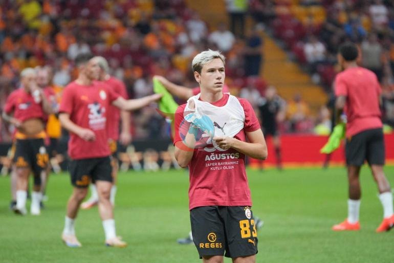 Galatasaray - Göztepe maçında ilk düdük çaldı